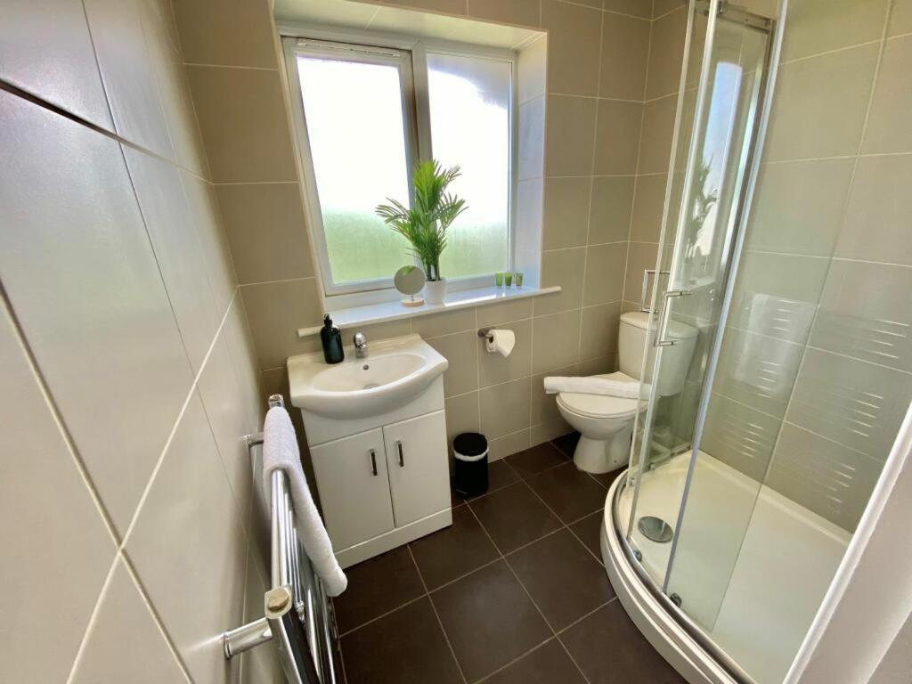 Coventry Huge 4Bed 2Bath Private Parking Nec By Empower Homes Eksteriør billede